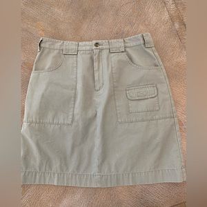 Eddie Bauer Gray 100% Cotton Skirt, Size 12, length 20”, waist 32” Pockets